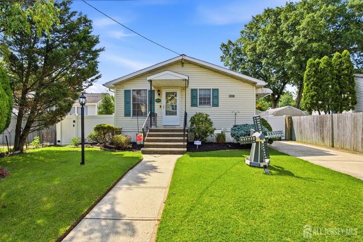 Property Photo:  16 Avenue B  NJ 08828 