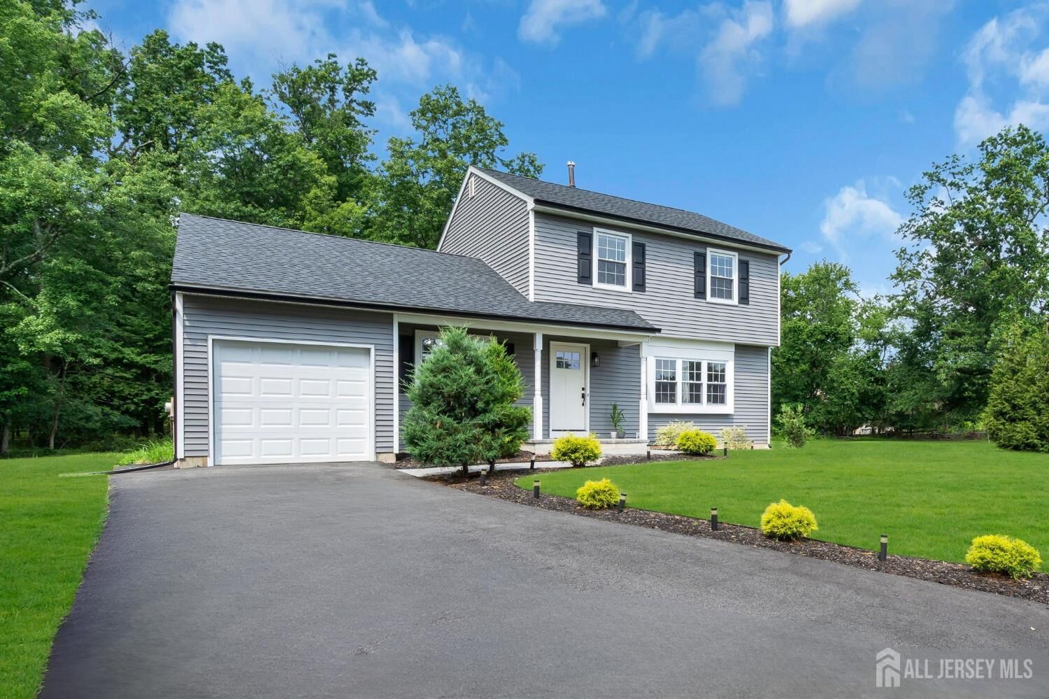 Property Photo:  14 Dumont Round  NJ 08844 
