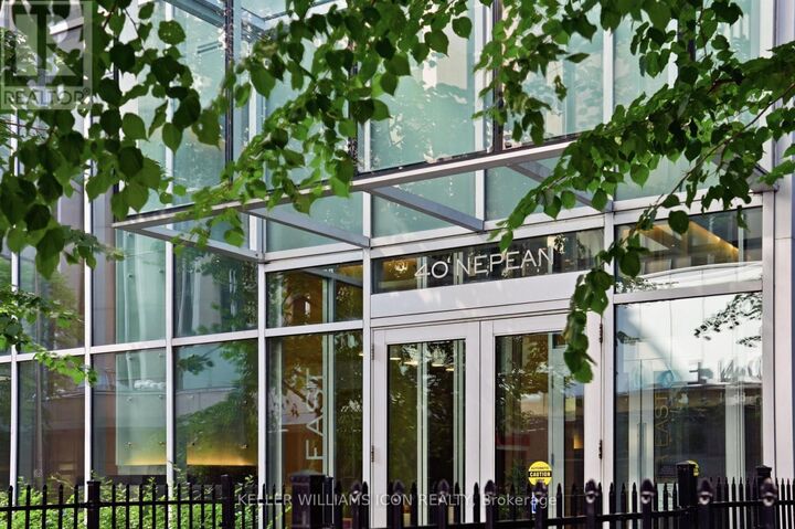 Property Photo:  40 Nepean Street 1907  ON K2P 0X5 