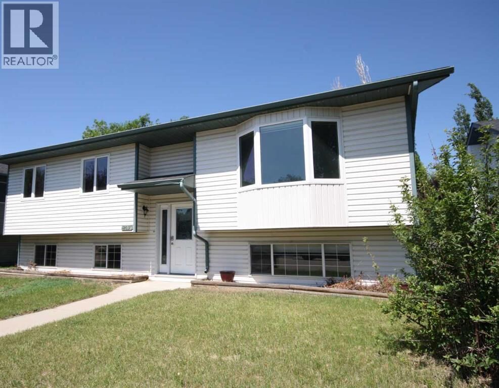 Property Photo: 209 Strathaven Bay AB T1P 1N4