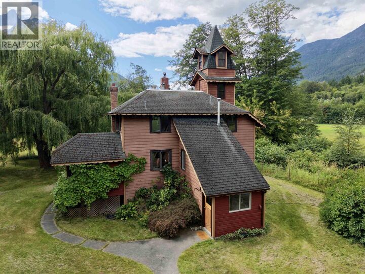 4233 Mackenzie 20 Highway — photo 1