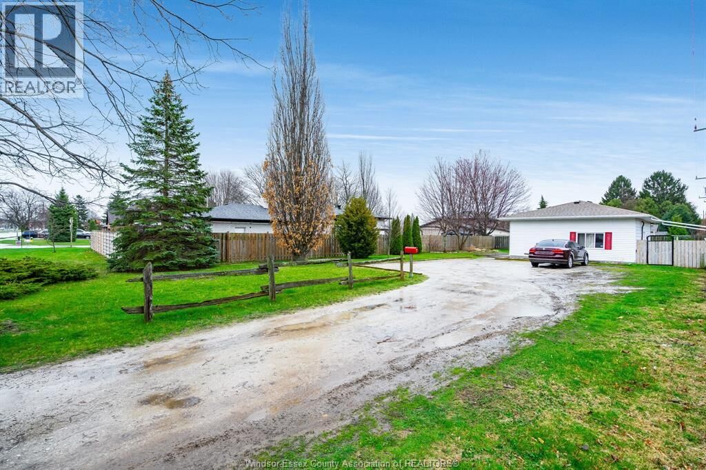 Property Photo:  402 Oak Street East  ON N8H 4V4 