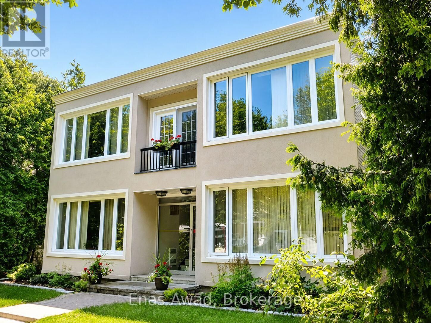 Property Photo: 111 Crichton Street 9 ON K1M 1V8