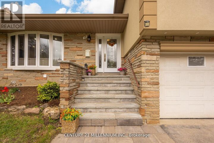 Property Photo: 18 Ridgehill Drive ON L6Y 2C4
