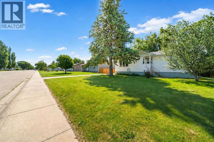Property Photo: 945 3 Avenue AB T0K 2K0