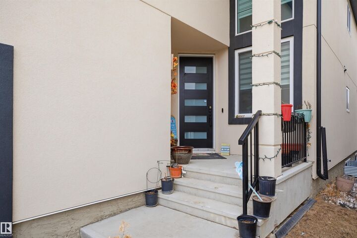 Property Photo:  2420 13 Avenue NW  AB T6T 2M7 