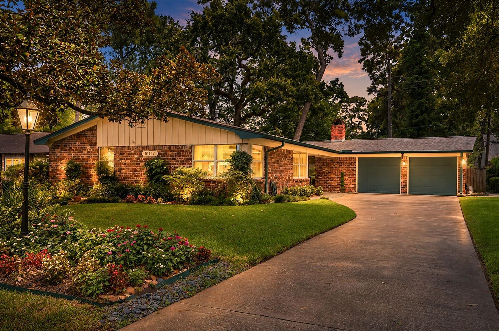 Property Photo: 10127 Hazelhurst Drive TX 77043