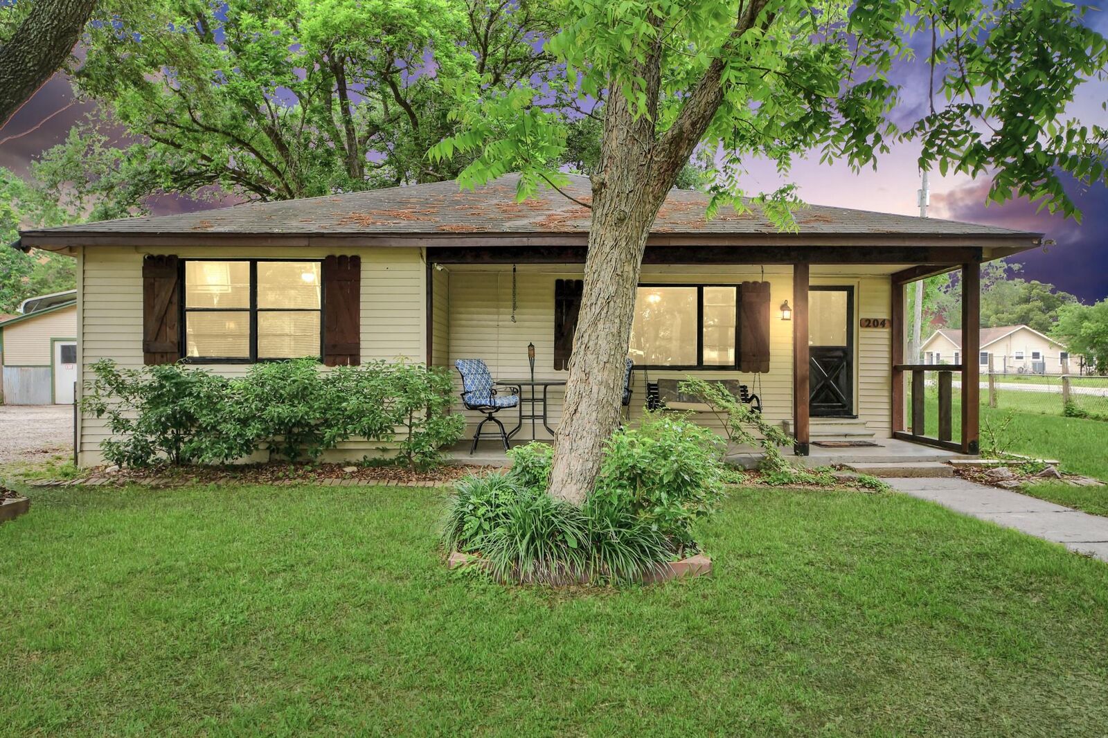 Property Photo:  204 S 4th Street  TX 77511 