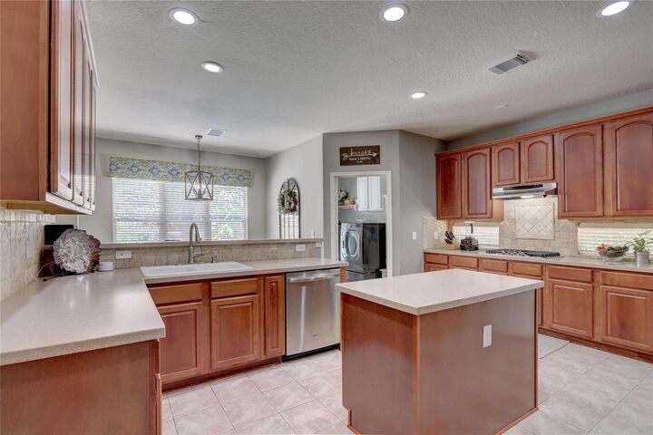 Property Photo:  19 S Linton Ridge Circle  TX 77382 