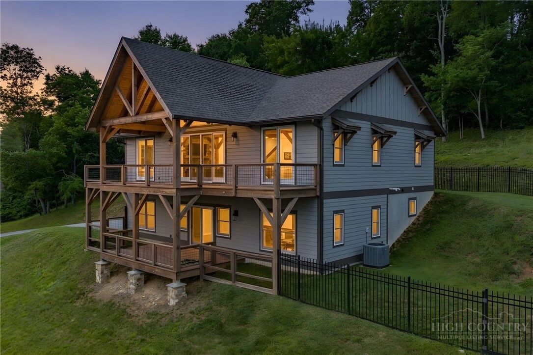 Property Photo:  726 Silver Springs Drive  NC 28604 
