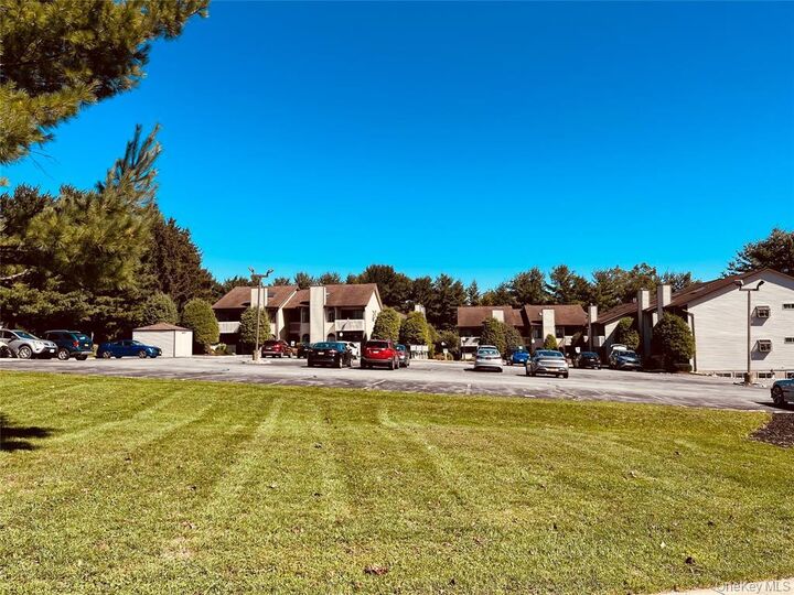 Property Photo:  105 Pine Hollow Way  NY 10918 
