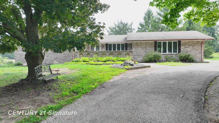 Property Photo:  2995 Lyons Road  MI 48867 