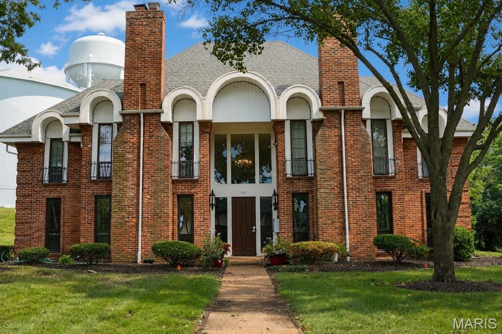 Property Photo:  916 Claytonbrook Drive 1  MO 63011 