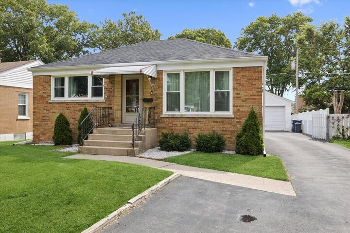 Property Photo: 1527 N Wolf Road IL 60163