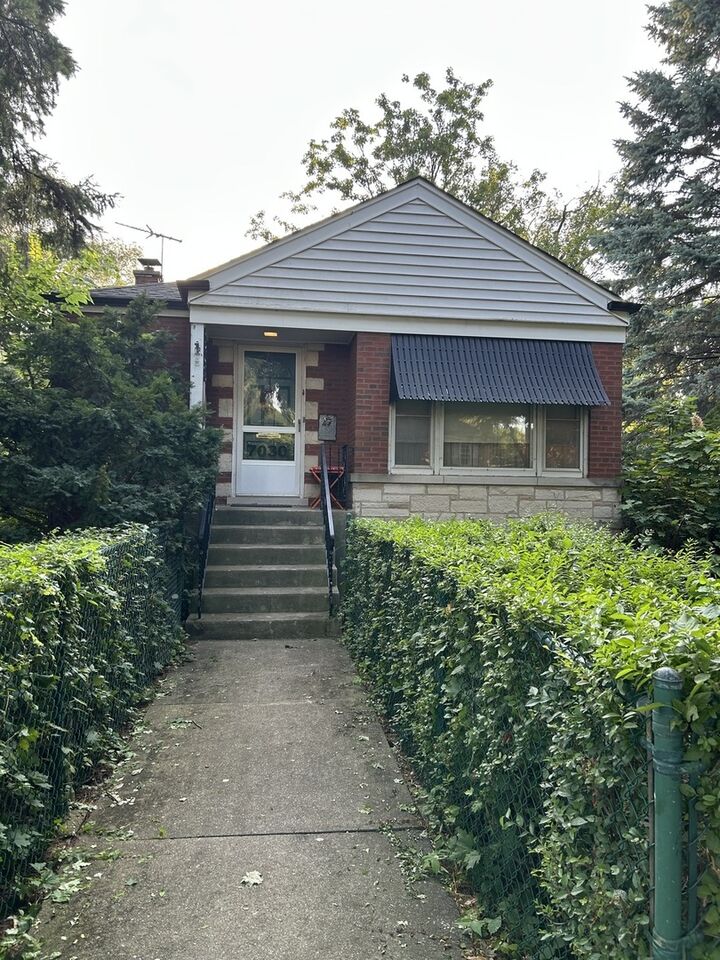 Property Photo: 7030 N Ionia Avenue IL 60646