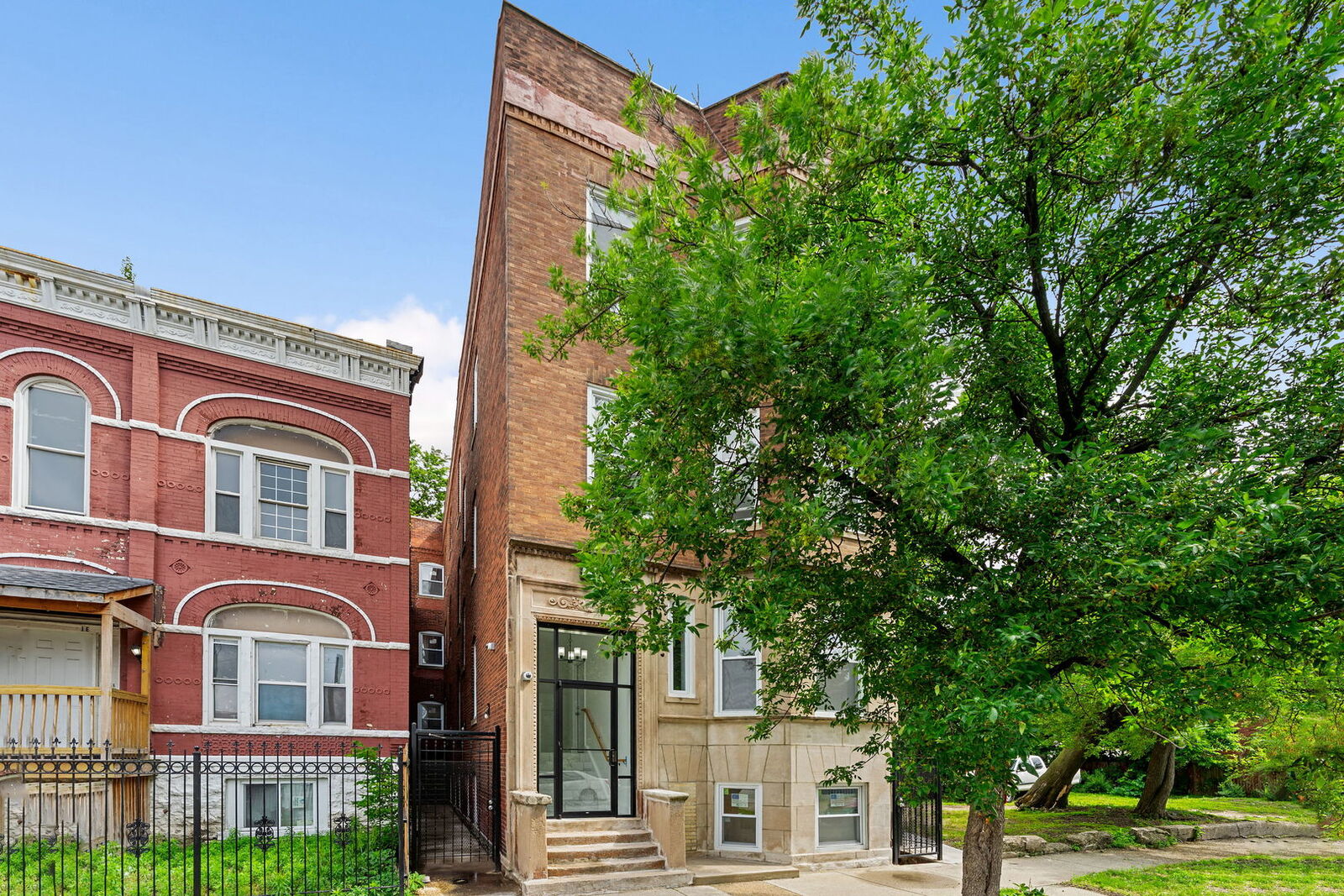 Property Photo:  140 W 66th Street 3F  IL 60621 