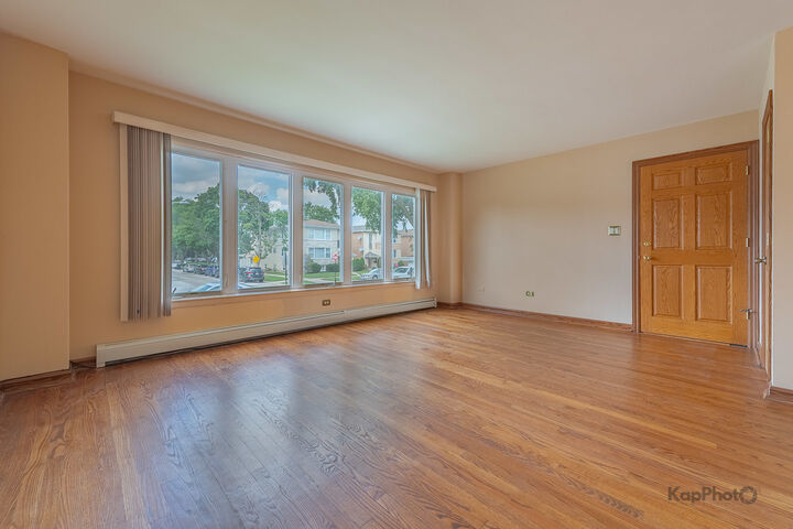 Property Photo: 8465 W Berwyn Avenue 1 IL 60656