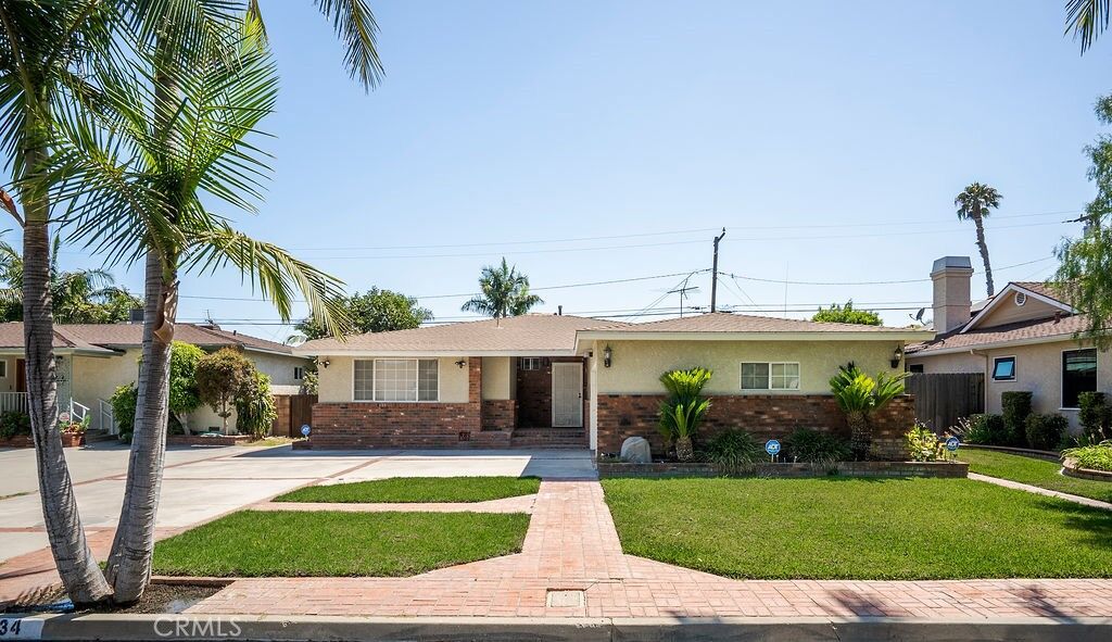 Property Photo:  7934 Comolette  CA 90242 