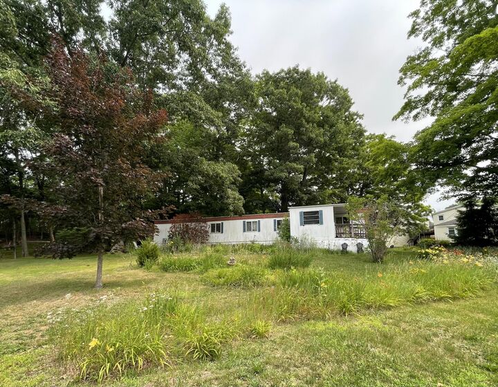Property Photo:  2 Sandalwood Circle  ME 03904 
