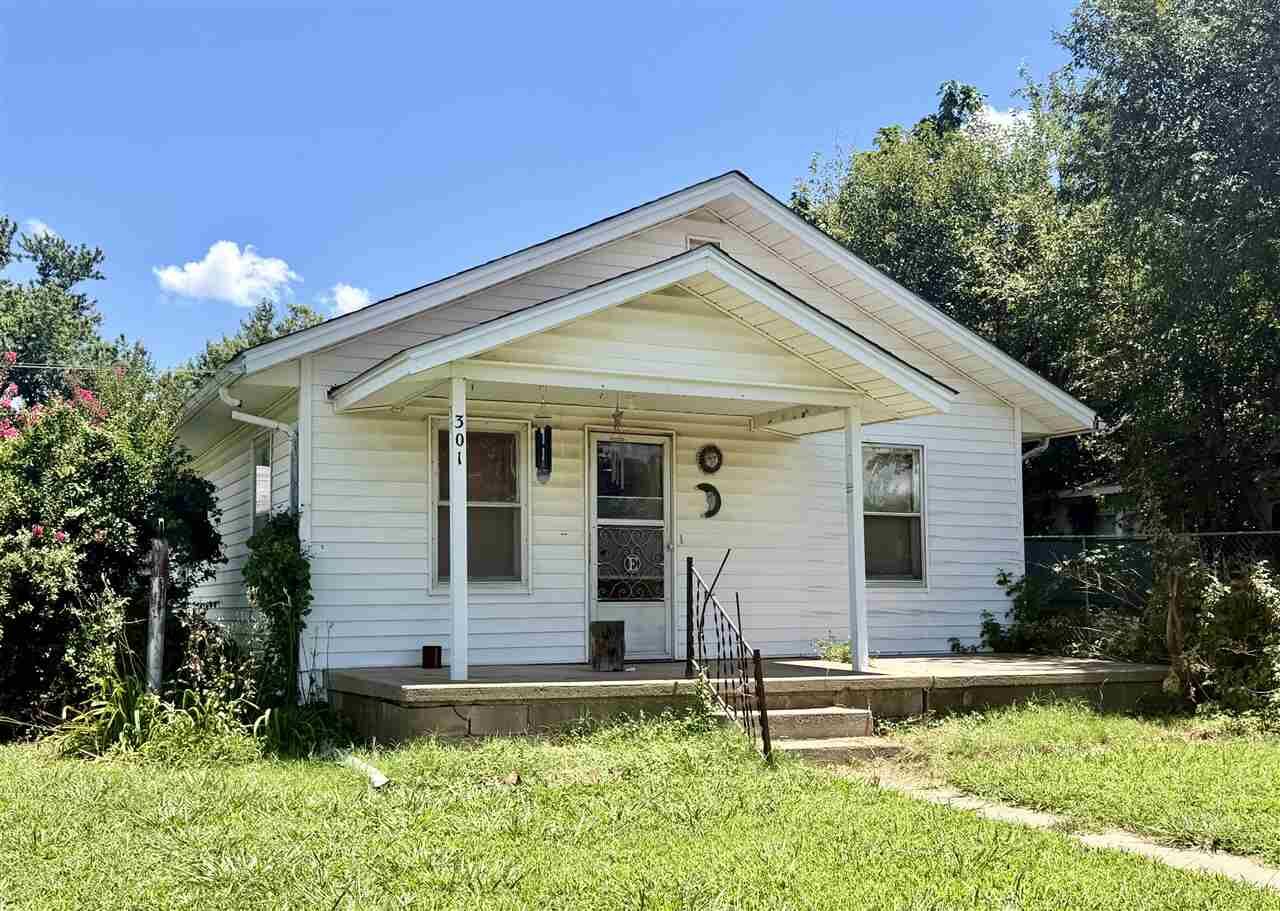 Property Photo: 301 S Lincoln Ave OK 74601