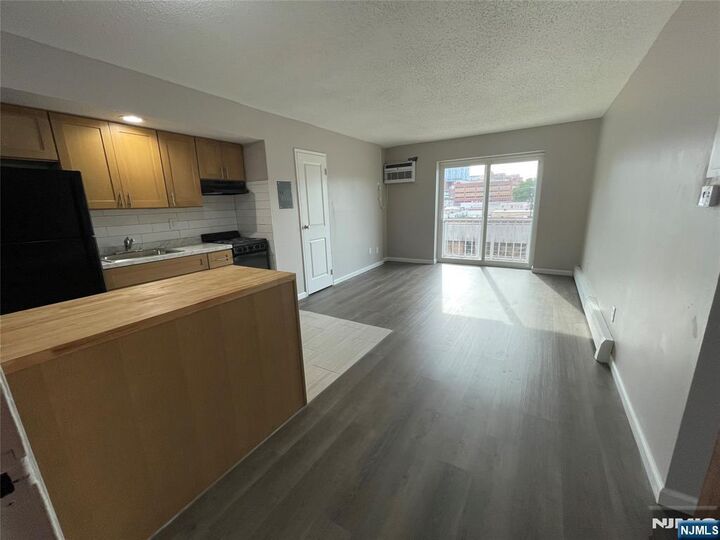 Property Photo: 125 Lawrence Street 4C NJ 07601
