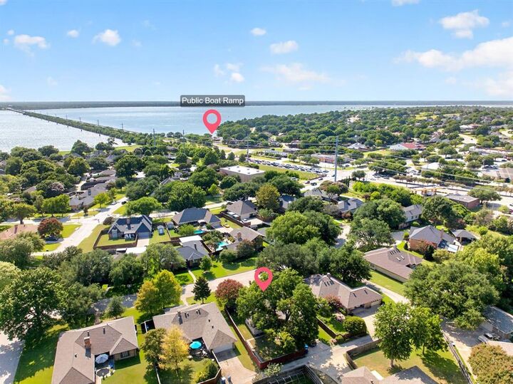 Property Photo: 806 Lake Meadows Circle TX 75087