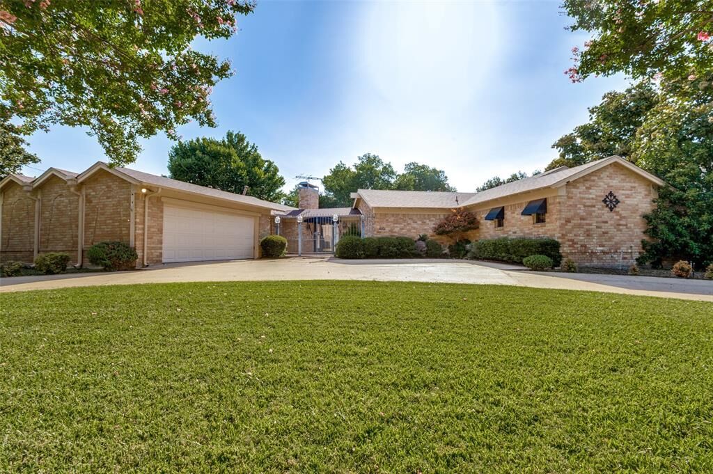 Property Photo:  6101 Circleview Drive  TX 76180 