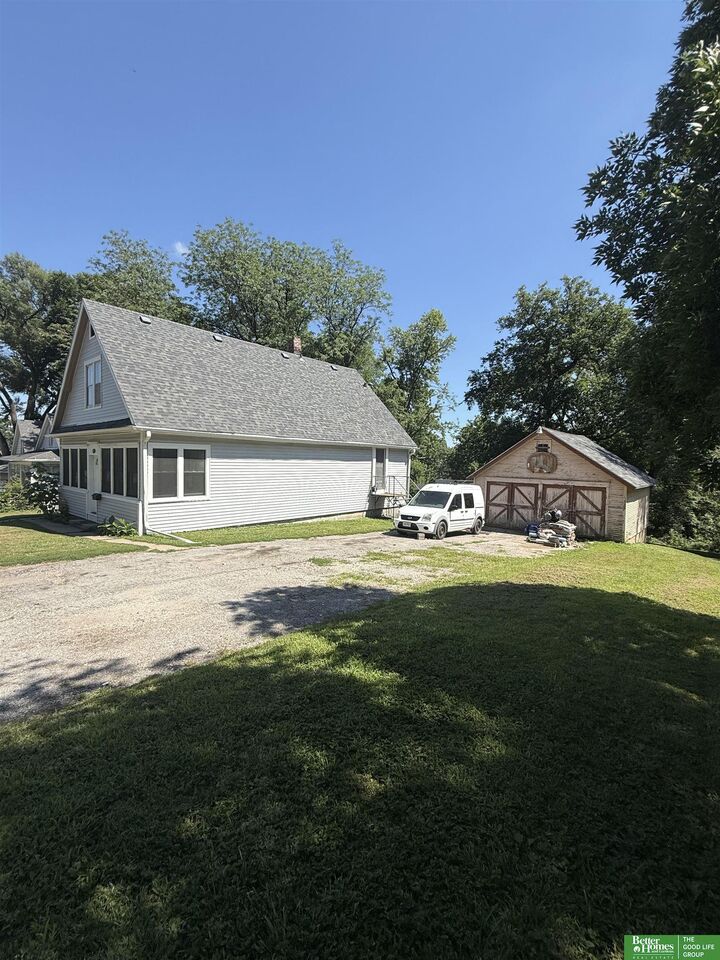 Property Photo: 1019 Homer Street NE 68107