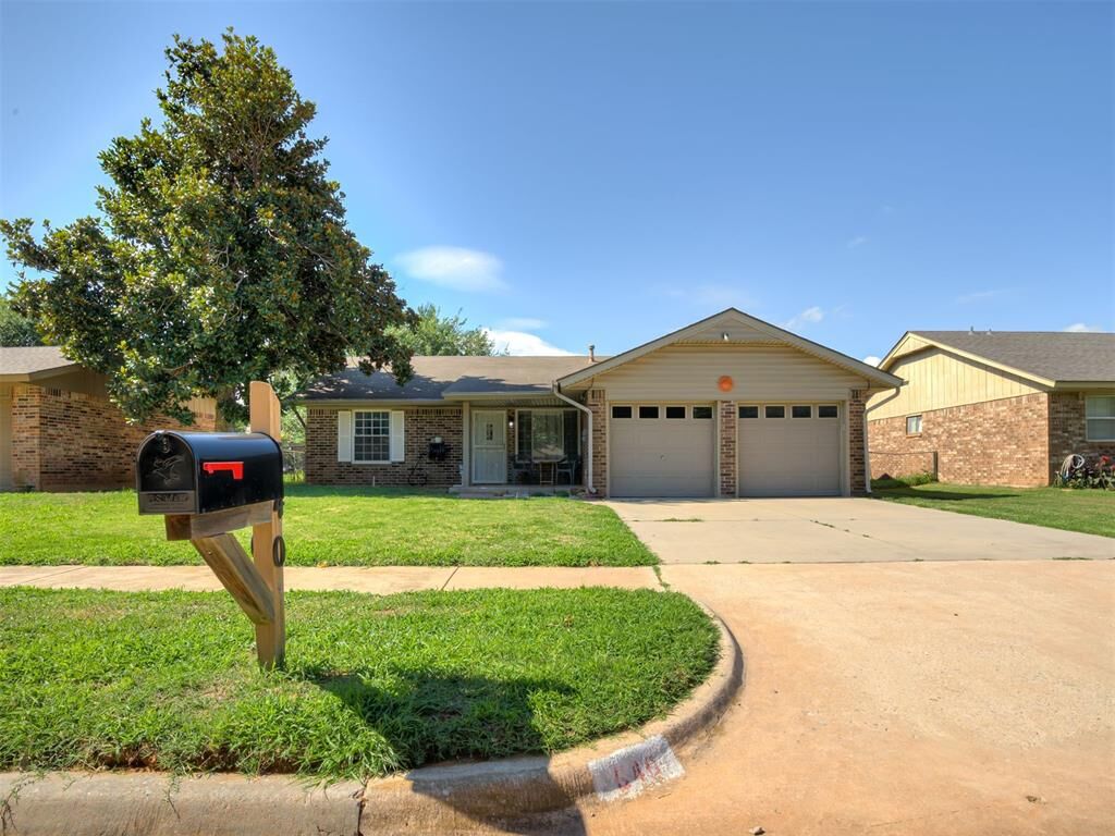 Property Photo: 640 W Perry Drive OK 73064