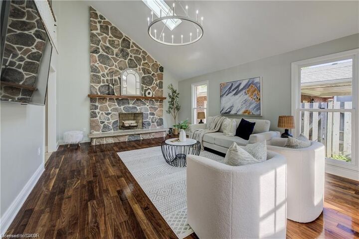 Property Photo:  
