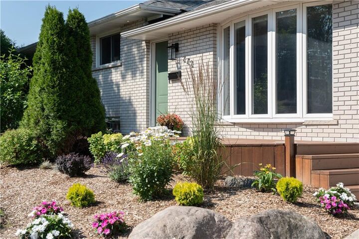 Property Photo:  272 Alma Lane  ON L9G 2T5 