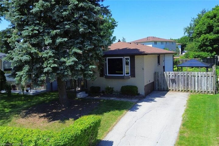 Property Photo:  