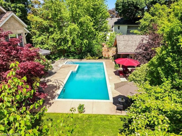 Property Photo: 261 Union Boulevard ON N2M 2S9