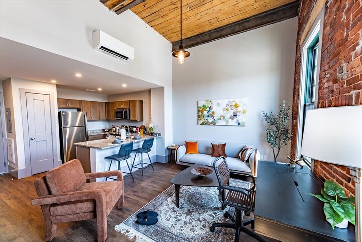 Property Photo:  90 Grove St 107  MA 01605 