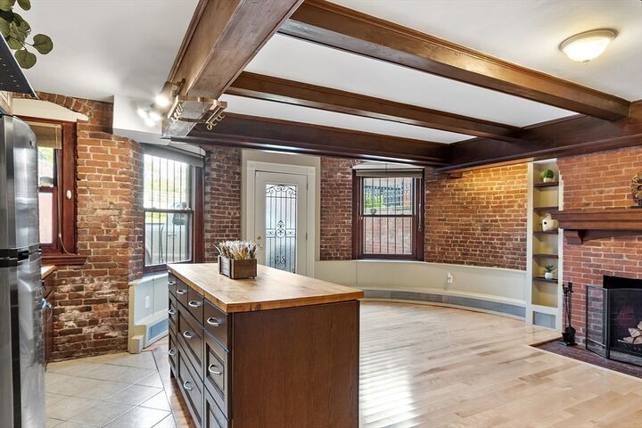 Property Photo: 346 Beacon St 1 MA 02116