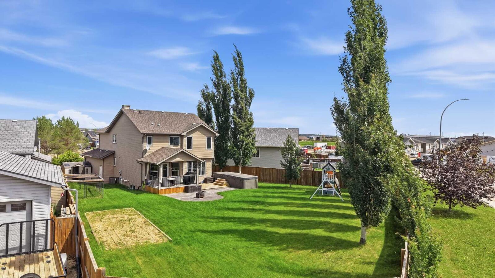 Property Photo: 13 Hendrickson Bay AB T4S 0C6