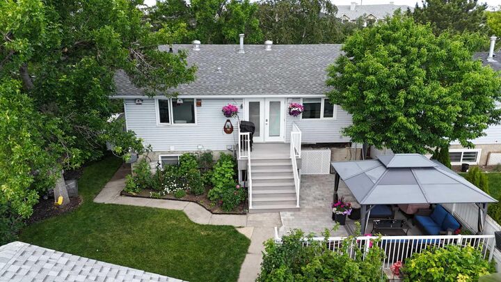 Property Photo: 6803 24 Avenue NE AB T1Y 1Z9