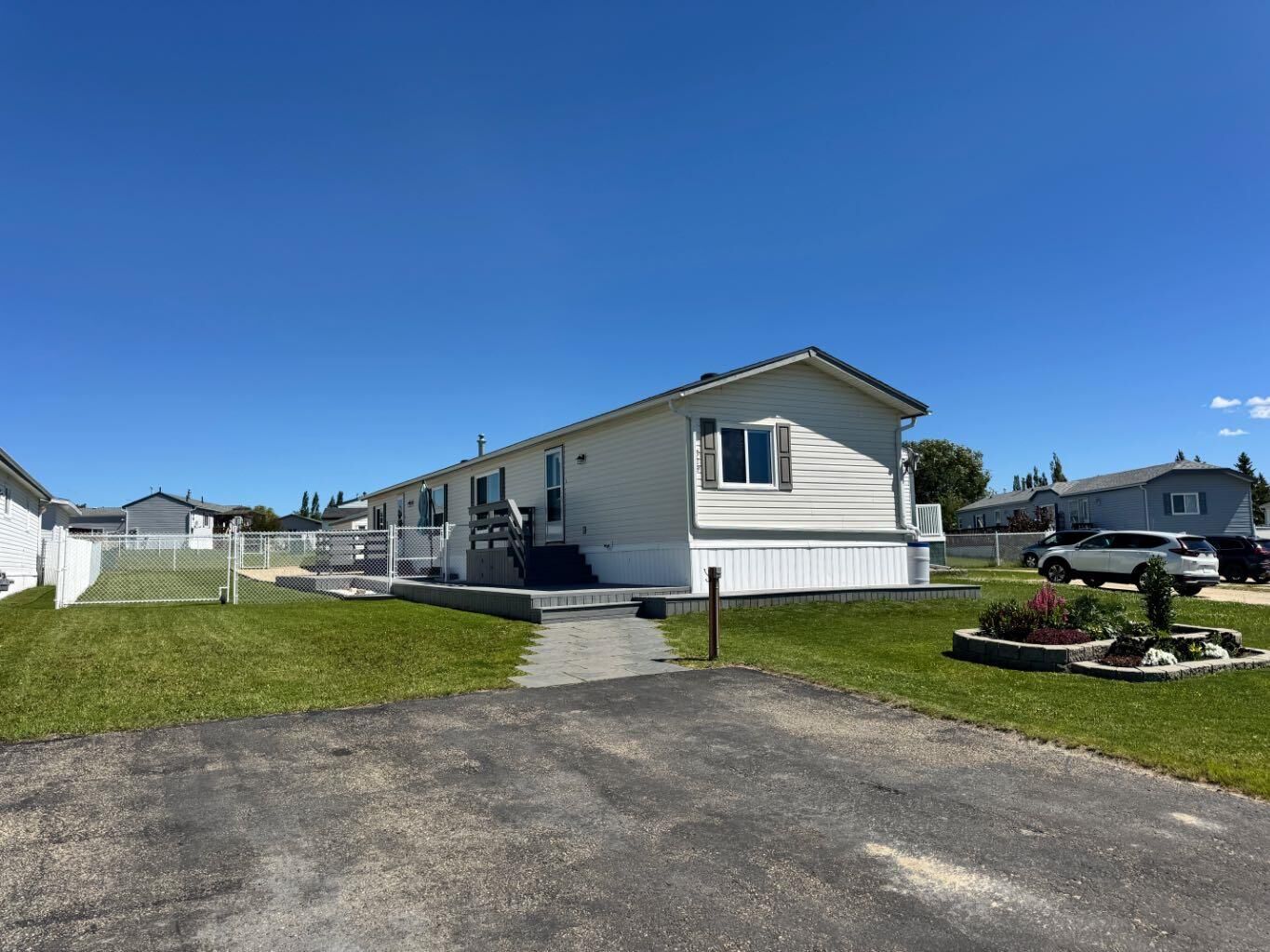 Property Photo:  529 Stewart Street  AB T8W 5K5 