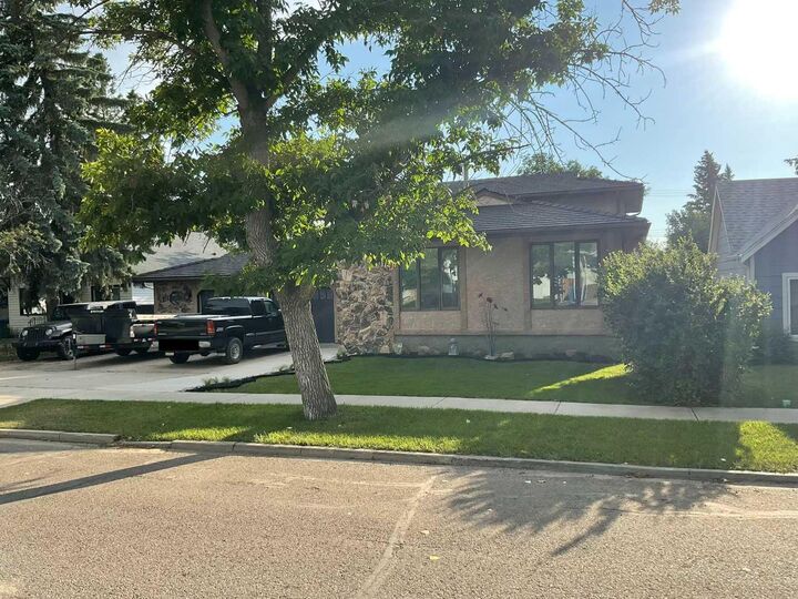 Property Photo:  211 4 Avenue SE  AB T0M 2A0 