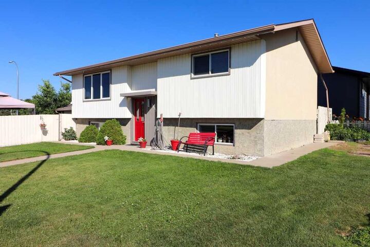 Property Photo: 2195 Southview Drive SE AB T1B 1R4