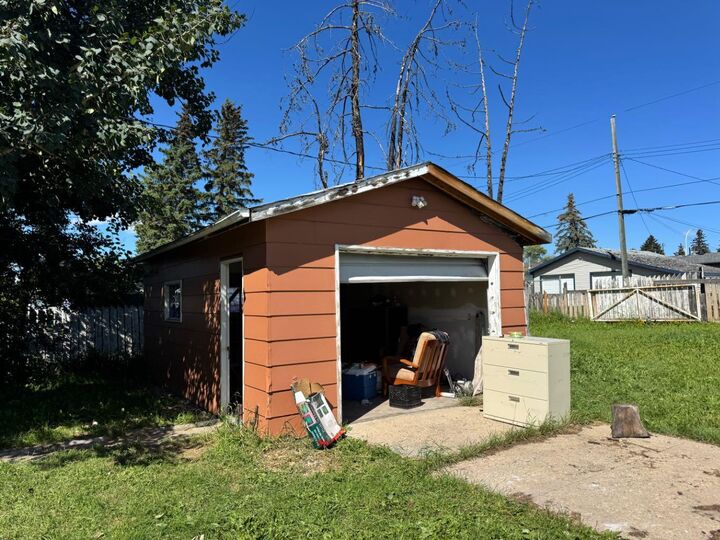Property Photo: 10809 95 Street AB T8V 1Z6