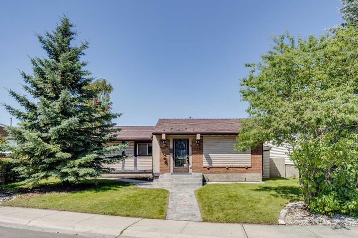 4819 Rundlewood Drive NE — photo 1