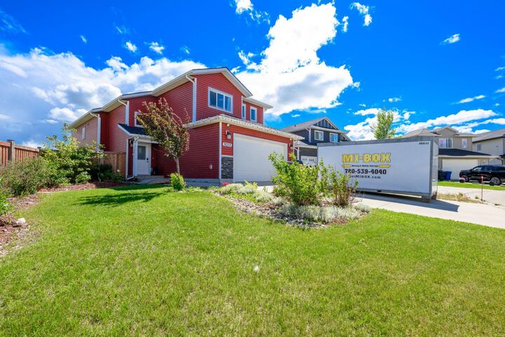 Property Photo: 9211 95 Avenue AB T0H 3S0
