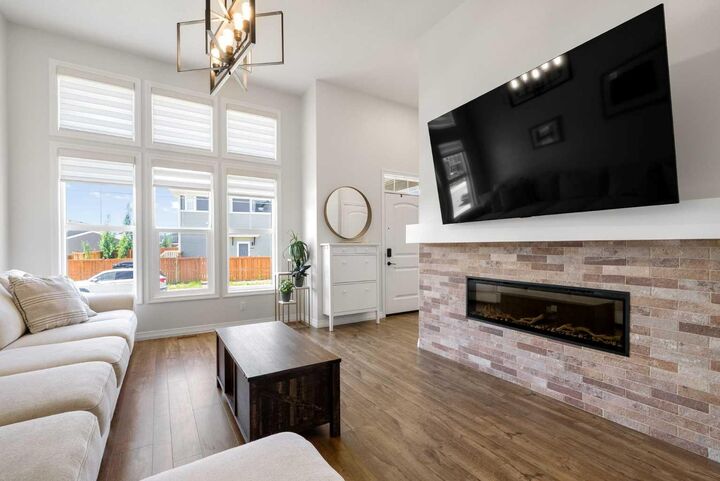 Property Photo:  31 Magnolia Grove SE  AB T3M 3T2 