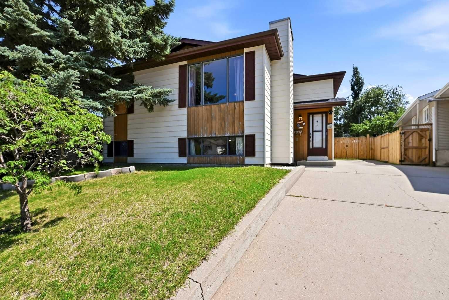 Property Photo:  17 Gordon Street  AB T4P 2L6 