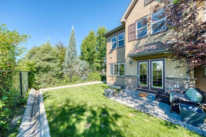 Property Photo: 464 Quarry Villas SE AB T2C 5K1