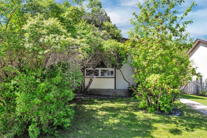 Property Photo: 5912 61 Avenue AB T4N 4W8
