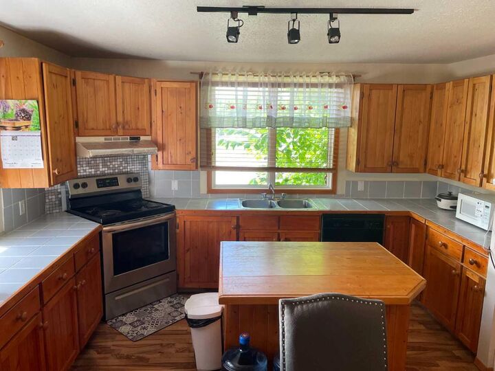 Property Photo:  10705 111 Street  AB T0H 1L0 