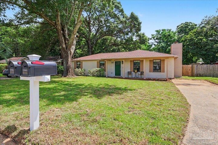 Property Photo: 6494 Bellview Pines Dr FL 32526