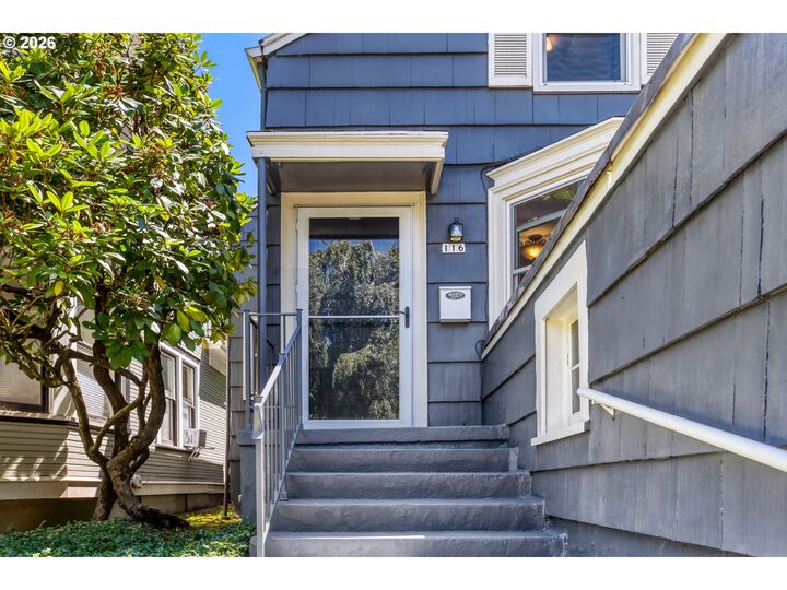 Property Photo:  116 S Gibbs St  OR 97239 
